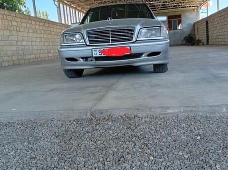 Mercedes C 200