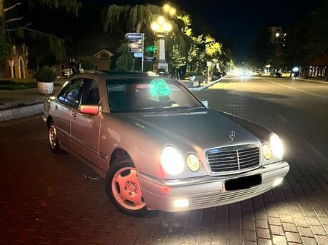 Mercedes E 240