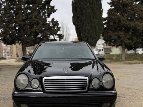Mercedes E 200