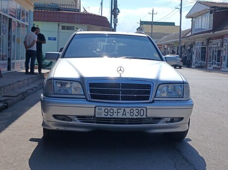 Mercedes C 200