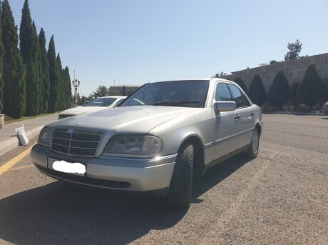 Mercedes C 200