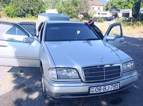 Mercedes C 200