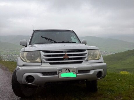 Mitsubishi Pajero io