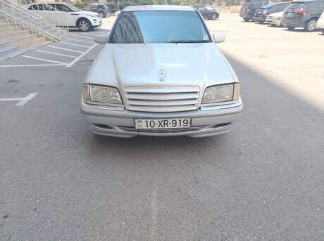 Mercedes C 200