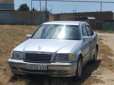 Mercedes E 200