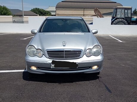 Mercedes C 200