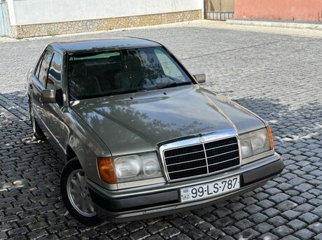 Mercedes 220 E