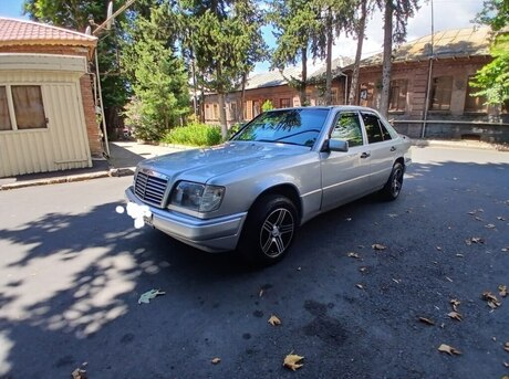 Mercedes E 200