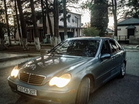 Mercedes C 200