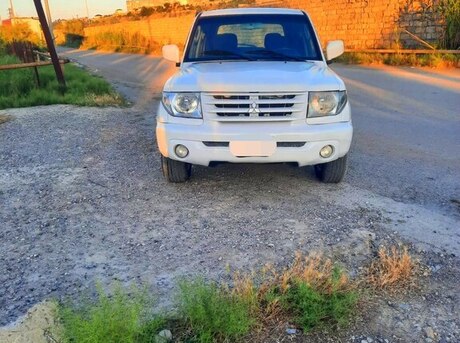 Mitsubishi Pajero io