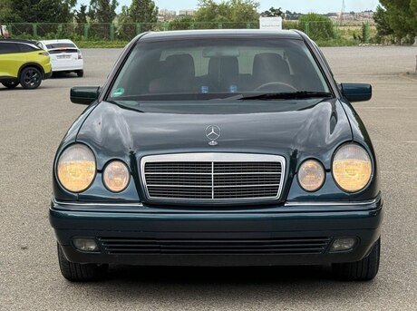 Mercedes E 240