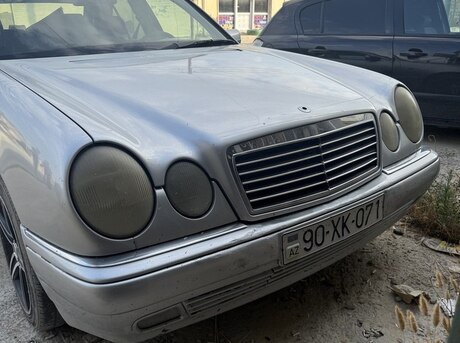 Mercedes E 200
