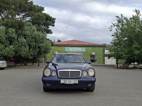 Mercedes E 240