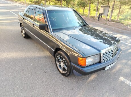 Mercedes 190
