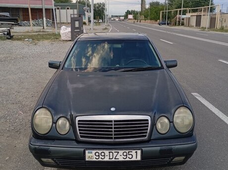 Mercedes E 200