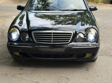 Mercedes E 220
