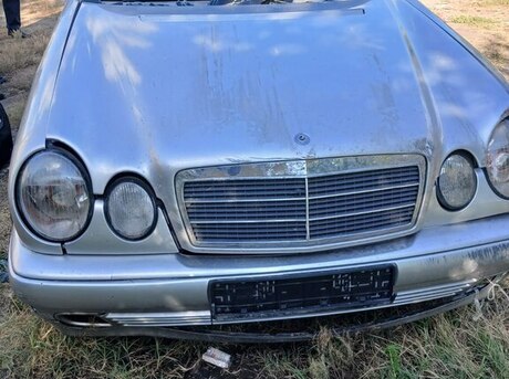 Mercedes E 200
