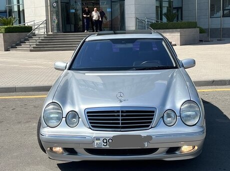 Mercedes E 220