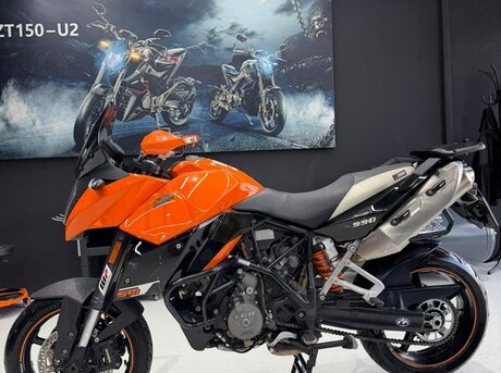 KTM 990 Supermoto