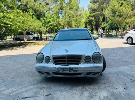 Mercedes E 220