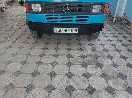 Mercedes 208 D