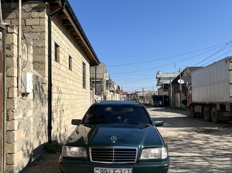 Mercedes C 200