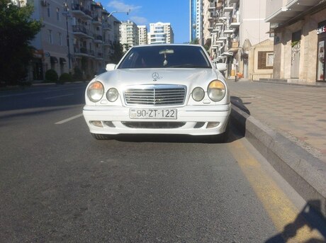Mercedes E 240