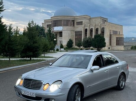 Mercedes E 240