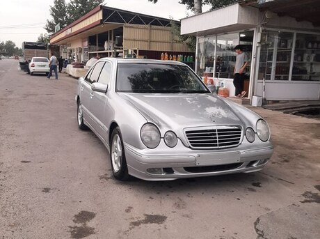 Mercedes E 240