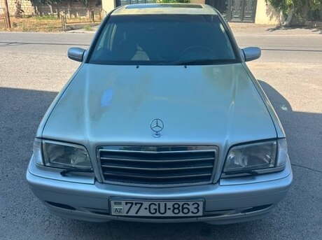 Mercedes C 200