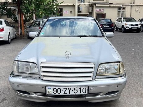 Mercedes C 200