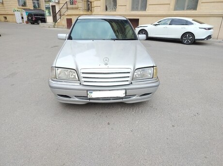 Mercedes C 200
