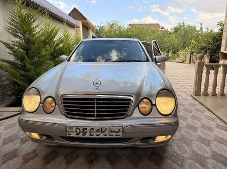 Mercedes E 240