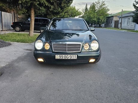 Mercedes E 240