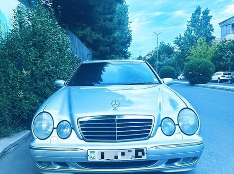 Mercedes E 220