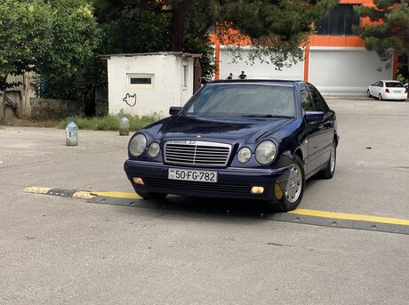 Mercedes E 200