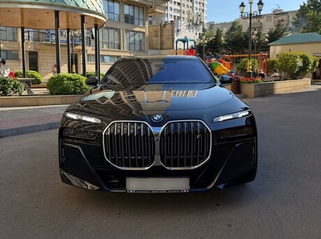 BMW i7