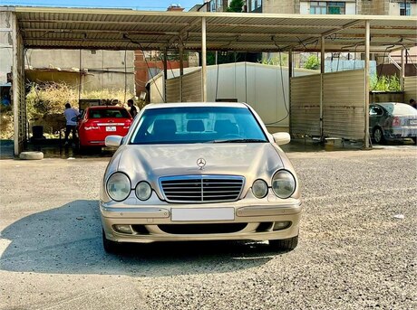 Mercedes E 220