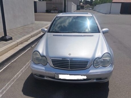 Mercedes C 200