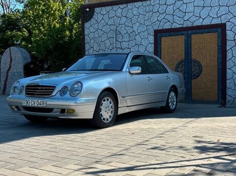 Mercedes E 220