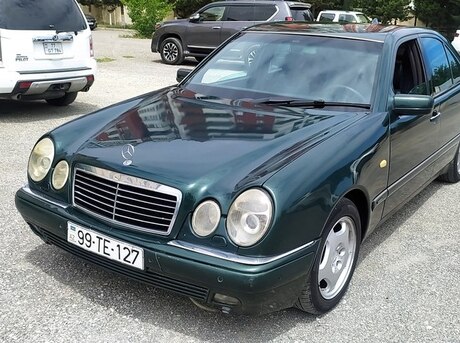 Mercedes E 240