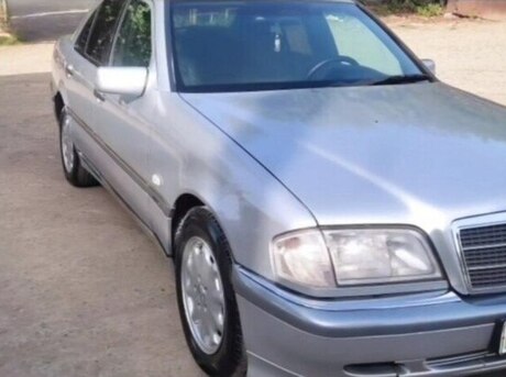 Mercedes C 180