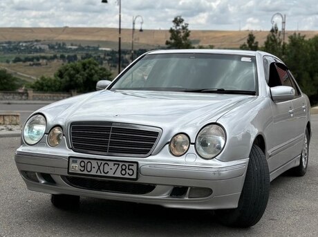 Mercedes E 220