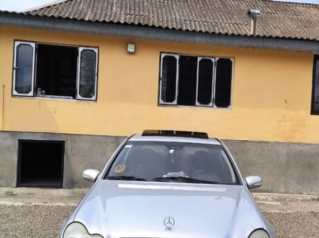 Mercedes C 240