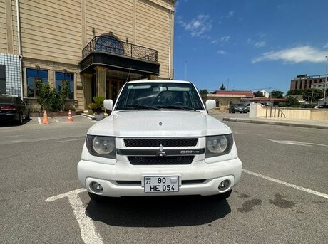 Mitsubishi Pajero io