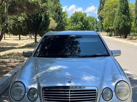 Mercedes E 200