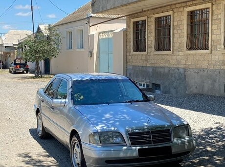Mercedes C 180