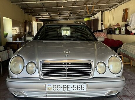 Mercedes E 240