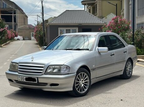 Mercedes C 200