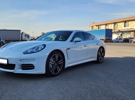 Porsche Panamera 4S